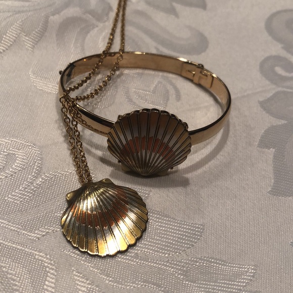 Reed & Barton Damascene Clam Shell Set - Picture 2 of 9